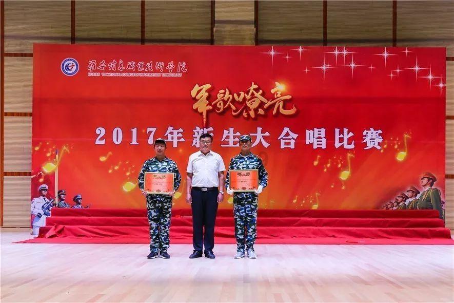 逃离空旷大街
